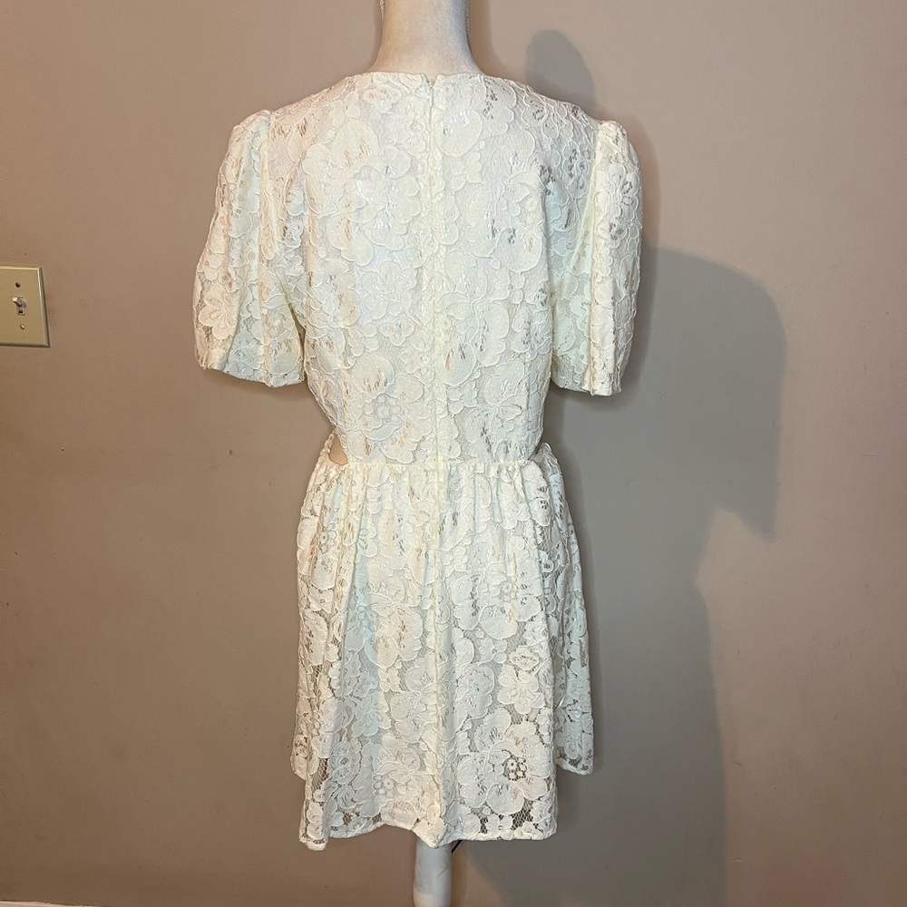 🌻WAYF Elegant Cream Lace Dress with Cut-Out Details - Picture 4 of 6